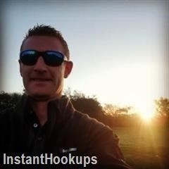 ginj39ss profile on InstantHookups