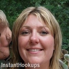 239realwomen27 profile on InstantHookups
