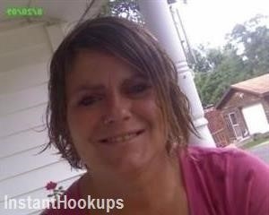singlemother39 profile on InstantHookups