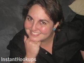 rivka28 profile on InstantHookups