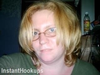 suehall301 profile on InstantHookups