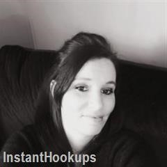 alynnmoore1983 profile on InstantHookups