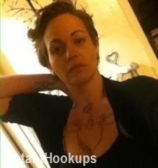 hunanna86 profile on InstantHookups