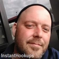 tfroggypants81 profile on InstantHookups