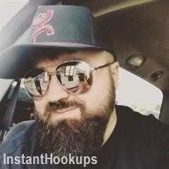 pacerfan23 profile on InstantHookups