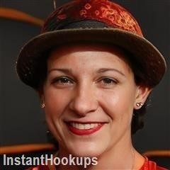 luvalwaz profile on InstantHookups