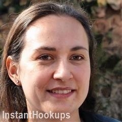 nikkiloveomatic profile on InstantHookups