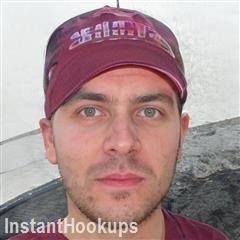 hollywood399 profile on InstantHookups