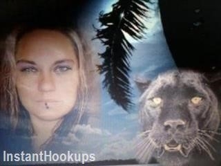 gothic_kitten profile on InstantHookups