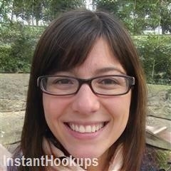 nisha_101 profile on InstantHookups