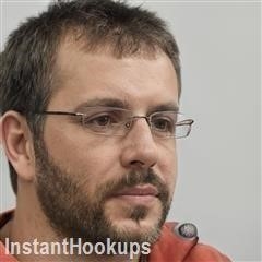 slimgoody18308 profile on InstantHookups