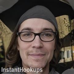 kara profile on InstantHookups